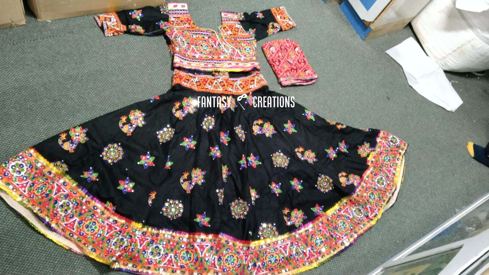 Vibrant Navratri Ensembles
